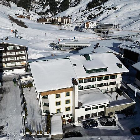 Hotel Albona Nova Zuers Exterior photo